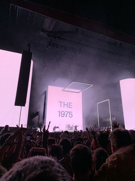 #the1975 #festival #music #lyrics #crowd #concert #aesthetic #pink The 1975 Wallpaper, The 1975 Poster, The 1975 Concert, George Daniel, Reading Festival, Bedroom Wall Collage, Photographie Portrait Inspiration, Concert Aesthetic, Picture Collage Wall