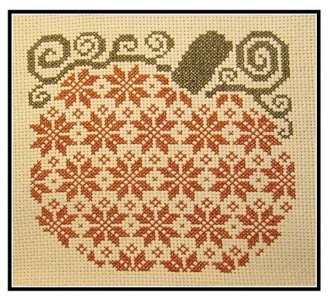 Stitch a Quilt-Inspired Pumpkin Pumpkin Cross Stitch Patterns, Autumn Cross Stitch Patterns, Pumpkin Cross Stitch, Fall Cross Stitch, Cross Stitch Freebies, Halloween Cross Stitch Patterns, Holiday Cross Stitch, Winter Cross Stitch, Halloween Cross Stitches