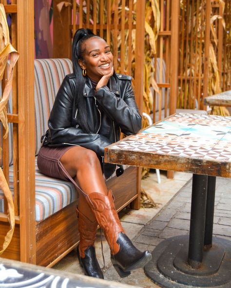 Cowgirl Boots Black Women, Cow Girl Boots Outfit Black Women, Cow Boy Boots Outfit Black Women, Cowboy Boots Outfit Black Women, Styling Cowgirl Boots, Cowboy Boots Outfit Black, Boots Outfit Black Women, Women In Cowboy Boots, Cow Boy Boots