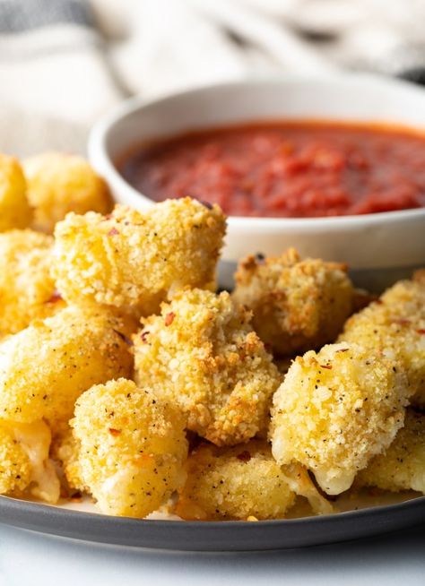 Cheese Curds Recipe, Wisconsin Cheese Curds, Cheddar Cheese Curds, Cheese Curd, Fried Cheese Curds, Crispy Baked Potatoes, Christmas Main Dishes, Fried Cheese, A Spicy Perspective