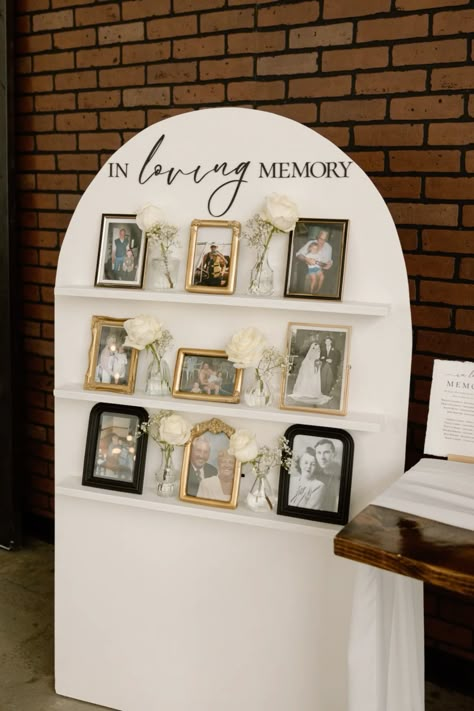 In loving memory sign for wedding 🤍 Lost Loved One Wedding Ideas, In Memorial Wedding Table, Table For People Who Have Passed Wedding, Memorial For Wedding In Loving, Memorial Station Wedding, Wedding Decor For Passed Loved Ones, In Loving Memory For Wedding, Remembrance At Wedding, Memorial Display At Wedding