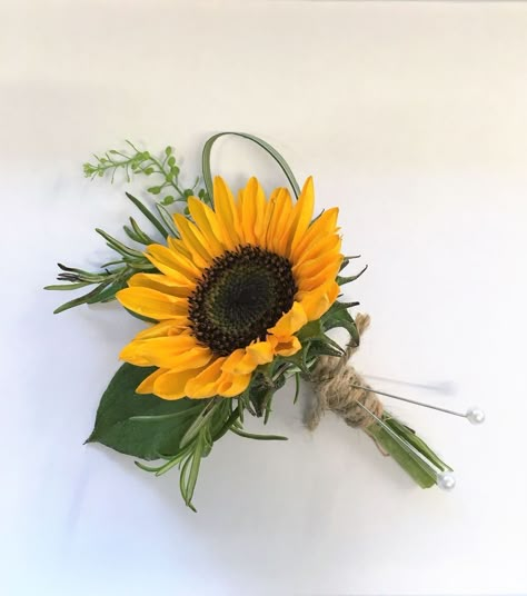 Sunflower Boutonniere, Sunflower Themed Wedding, Sunflower Wedding Bouquet, Gold Bridesmaids, Sunflower Bouquets, The Sunflower, Yellow Wedding, Sunflower Wedding, Flower Bouquet Wedding