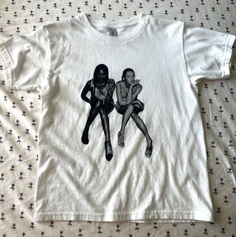 Kate Moss Shirt, Graphic Prints For T Shirts, Kate Moss T Shirt, Coquette Graphic Tee, In Print We Trust Tshirt, In Print We Trust Outfit, 2000s Tees, Graphic Tees Design Prints, 90s Shirts Graphic Tees