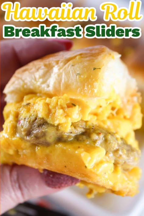 Hawian Roll Sandwiches, Hawaiian Roll Breakfast Sliders, Hawaiian Roll Breakfast, Sausage Sliders, Hawaiian Breakfast, Sliders Recipes Hawaiian Rolls, Breakfast Sliders, Hawaiian Roll Sliders, Rolled Sandwiches