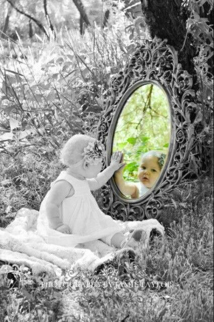 Green Reflections, Children of the World 🌍 Green Color Splash Photography Setting Photography, Jamie Taylor, Photo Bb, One Year Pictures, Foto Newborn, Photo Rose, 1st Birthday Pictures, Baby Fotografie, 1st Birthday Photoshoot