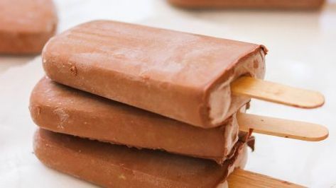 Creamy Homemade Fudgesicles (Dairy Free & Vegan) Fudgesicle Recipe, Protein Popsicles, Ice Cream Bar Recipe, Low Carb Ice Cream, Peanut Butter Ice Cream, Raspberry Chocolate, Keto Ice Cream, Great Grandma, Ice Cream Popsicles