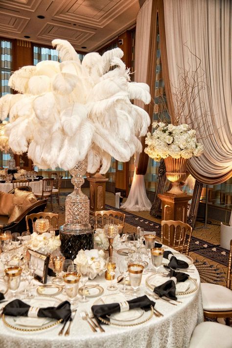 Gatsby Birthday Party, Roaring 20s Wedding, Gatsby Party Decorations, 20s Wedding, Gatsby Wedding Theme, Feather Centerpieces, Gatsby Themed Party, Gatsby Theme, Great Gatsby Wedding