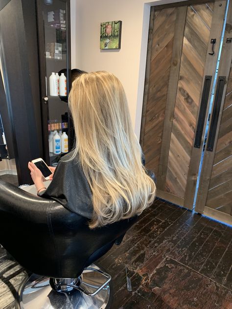 Cool Blonde Hair Highlights, Blonde Highlights And Layers, Long Layers Blonde, Blonde Hair Layers, Full Head Blonde Highlights, Layered Blonde Hair, Balayage Hair Blonde Straight, Blonde Hair With Layers, V Layers