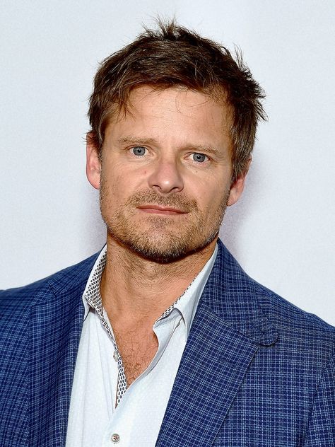 Steve Zahn, Sterling Chains, Rachel Leigh Cook, Monthly Wallpapers, Male Celebrity, Black Presidents, Mens Haircuts, Singing Happy Birthday, Character Actor