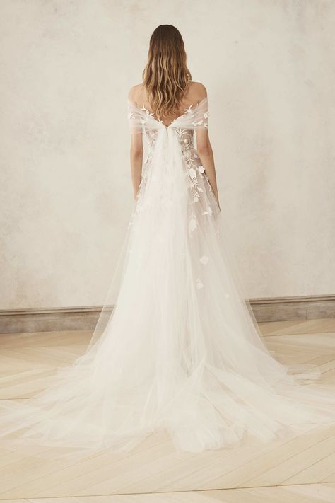 Off Shoulder Tulle, Oscar De La Renta Wedding Dress Vintage, Off Shoulder Tulle Wedding Dress, Ethereal Wedding Dress, Wedding Dress Guide, Classy Wedding Dress, Cocktail Gowns, Ethereal Wedding, Dream Wedding Ideas Dresses