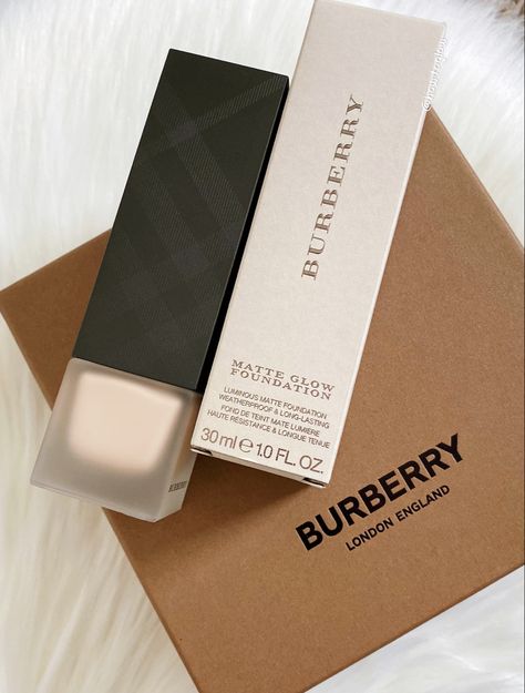 #burberry #burberryfoundation #makeup Burberry Foundation, Burberry Makeup, Dream Life Goals, Burberry Beauty, Long Lasting Foundation, Presentation Design Layout, Glow Foundation, Matte Foundation, Burberry London