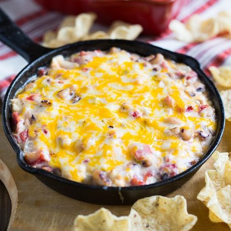 Black Eyed Pea Dip, Pea Dip, Black Eyed Peas Recipe, Spicy Southern Kitchen, Black Eyed Pea, New Years Eve Food, Bowl Party Food, Southern Kitchen, Tailgating Recipes