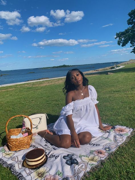 All White Picnic Outfit, Dresses For Picnic, Picnic Dress Ideas, Picnic Outfit Black Women, Cute Picnic Outfits, Picnic Fits, Picnic Dresses, Picnic Outfit Ideas, Color Picnic