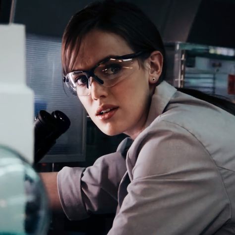 Jemma Simmons Icons, Converse Doodles, Woman Scientist, Shield Cast, Jemma Simmons, Elizabeth Henstridge, Marvel Agents Of Shield, Women Scientists, Uptown Girl