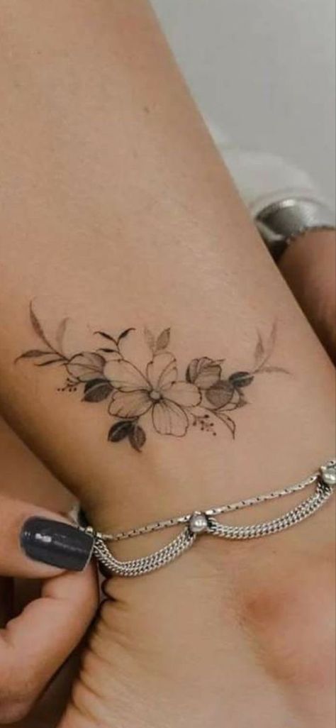 Classy Tattoos For Women, Tattoo Ideas Unique, Tattoo Artist Tattoo, Tattoo Design Tattoo, Beauty Tattoo, Ankle Tattoos For Women, Cool Wrist Tattoos, Flower Wrist Tattoos, Anklet Tattoos