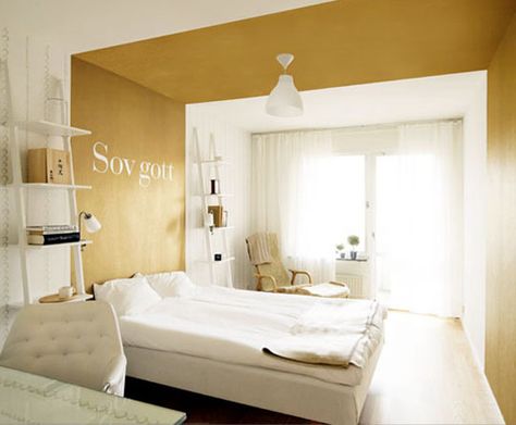 Love the metallic gold paint. Gold Painted Walls, Apartment Painting, Best Leather Sofa, Gold Bedroom, Painted Walls, Bedroom Paint, Decoration Inspiration, Room Paint, Making Room