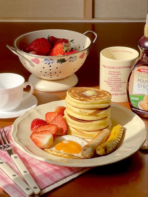 Patio Breakfast Aesthetic, Breakfast Photos Aesthetic, Breakfast Morning Aesthetic, Vintage Breakfast Aesthetic, Continental Breakfast Aesthetic, Diner Breakfast Aesthetic, Breakfast Diner Aesthetic, Diner Aesthetic Food, Breakfast Plate Aesthetic