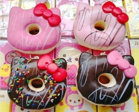 Hello Kitty Donut! Hello Kitty Birthday Party, Kawaii Dessert, Charmmy Kitty, Hello Kitty Themes, Cute Donuts, Hello Kitty Party, Hello Kitty Birthday, Delicious Donuts, Hello Kitty Items