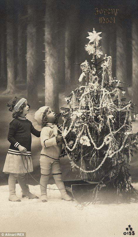 Postcards Christmas, Images Noêl Vintages, Vintage Christmas Photos, Christmas In Italy, French Christmas, Vintage Christmas Images, London Christmas, Christmas Parade, Old Christmas