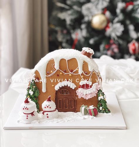 Crismas Cake, Christmas House Cake, Gingerbread House Cake, Cheesecake Christmas, Housewarming Cake, Present Cake, Christmas Themed Cake, Christmas Cookies Gift, Christmas Cake Designs