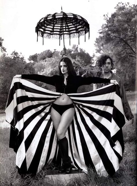 Spooky Women, Mary Ellen Mark, Tim Burton Movie, Alternative Lifestyle, Classic Monsters, Vintage Horror, Beetlejuice, Tim Burton, Historical Photos