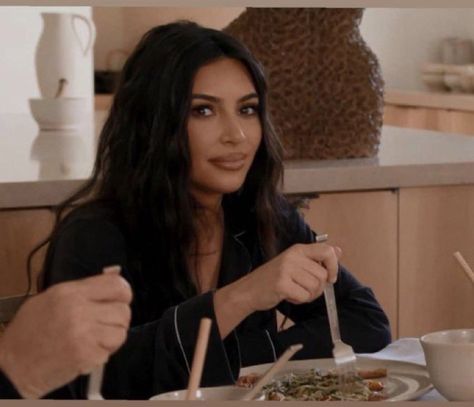 Kim Kardashian Meme, I Want A Relationship, K Meme, Text Memes, Reaction Face, Girl Celebrities, Funny Video Memes, Meme Faces, Really Funny Pictures