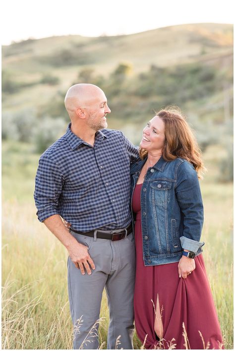 Mom and Dad smile at each other in field of North Dakota hills for family session. Mom And Dad Poses, Mom Dad And Son Pictures, Mom And Dad Photoshoot, Mom And Son Sitting Poses, Mom And Three Kids Pictures, Mom With Adult Children Poses, Mom Dad Toddler Photoshoot, Family Doodle, Introduction To Photography