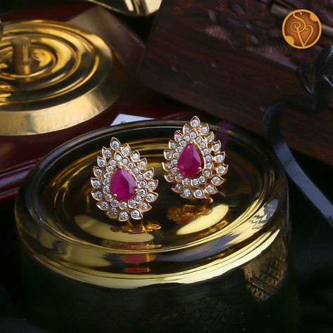 Celebrate the Season of Joy with diamond jewellery collections. Let her ears hear the words of love with earrings from the artisans of Sri Vasavi Thangamaaligai Jewellery. Stone Studded Earrings, Ruby Earrings Studs Diamonds, Ruby Earrings Gold Indian, Ear Studs Indian Gold, Ruby Earrings Indian, Ruby Earrings Gold, Ruby Stud Earrings, Diamond Tops Studs, Pearl Bridal Jewelry Sets