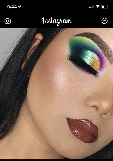 Mardi Gras Makeup Ideas Glitter, Mardi Gras Makeup Looks, Mardi Gras Make Up, Coronation Ideas, Glow In The Dark Hair, Mardi Gras Makeup, Dark Hair Dye, Holiday Eyeshadow, Festive Makeup