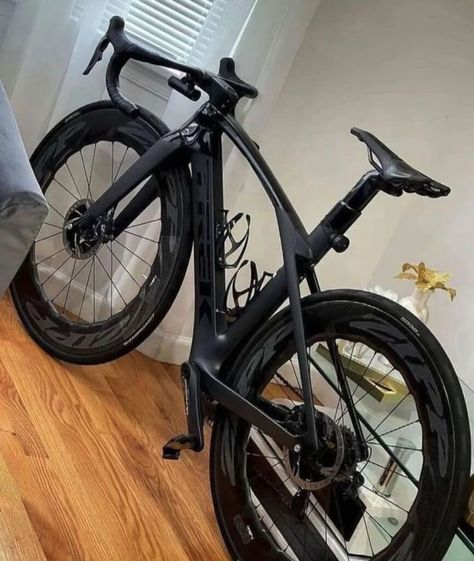 Cool Bikes Bicycles, Road Bike Aesthetic, Race Bike Cycling, City Bike Style, Bicycle Aesthetic, Bike Swag, Best Road Bike, Bicycle Track, Urban Bicycle