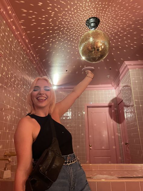 Fun Bar Bathroom Ideas, Disco Theme Bathroom, Bathroom Disco Ball, Pink Disco Bathroom, Disco Ball Apartment, Disco Bathroom Decor, Disco Ball Bathroom, Disco Toilet, Club Bathroom Aesthetic