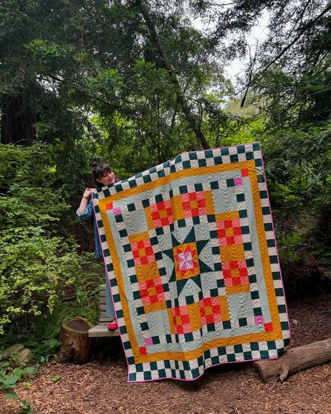 Sarah B. (@sarahb_sews) • Instagram photos and videos My First Quilt, Mini Quilt Ideas, First Quilt Project, Folk Quilt, Crochet Colorwork, Quirky Quilts, Quilt Board, Bio Happy, Quilt Club