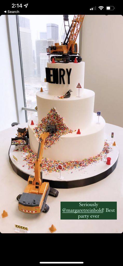 Vanilla Construction Cake, Construction Birthday Cake With Crane, Crane Birthday Cake, Construction Charcuterie Board, Boys 2nd Birthday Cake, Construction Cake For Boys, Construction Site Cake, Crane Cake, Digger Birthday Cake