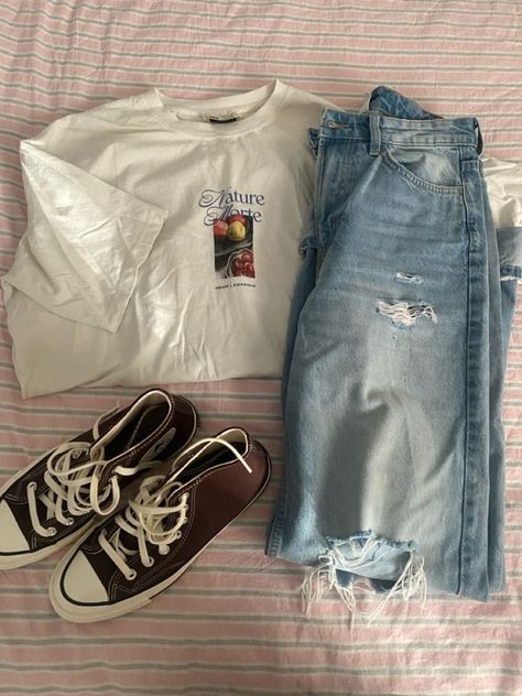 Spring outfit, fit inspi, outfit ideas, brown converse, white tee, white tshirt outfit, jeans outfit, summer outfits aesthetic, italy, fruit, casual outfit aesthetic Tshirt And Jeans Outfit, Outfit Ideas Brown, Jeans Outfit Aesthetic, Casual Outfit Aesthetic, White Tshirt Outfit, Tshirt And Jeans, Brown Converse, Jeans And T Shirt Outfit, Inspi Outfit