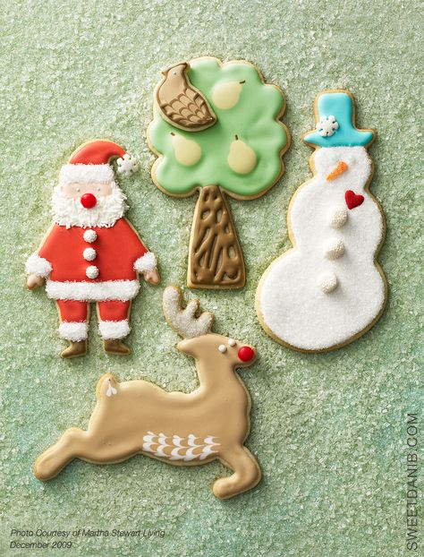 Martha Stewart Living, December 09: Sweet Dani B Cookies in "Holiday A-Z" article (C is for Cookie) Martha Stewart Sugar Cookies, Rum Syrup, Decorated Christmas Cookies, Holiday Sugar Cookies, Martha Stewart Recipes, Reindeer Cookies, Christmas Cake Pops, Royal Icing Recipe, Sugar Cookie Frosting