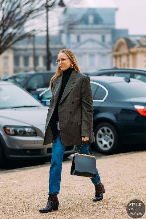 Alexandra Carl by STYLEDUMONDE Street Style Fashion Photography FW18 20180302_48A5249 Trendy Blazer Outfits, Classy Blazer Outfits, Alexandra Carl, Cowboy Boots Street Style, Chic Blazer Outfit, White Jacket Outfit, Street Style Fashion Photography, 2018 Street Style, Cowboy Boot Outfits