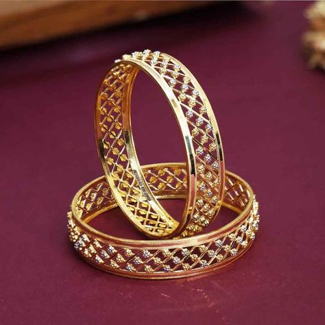 Bangles Ideas, Necklace Design Ideas, Plain Gold Bangles, Gold Bangles For Women, New Gold Jewellery Designs, Diamond Bracelet Design, Gold Bangle Set, Modern Gold Jewelry, Gold Earrings Wedding