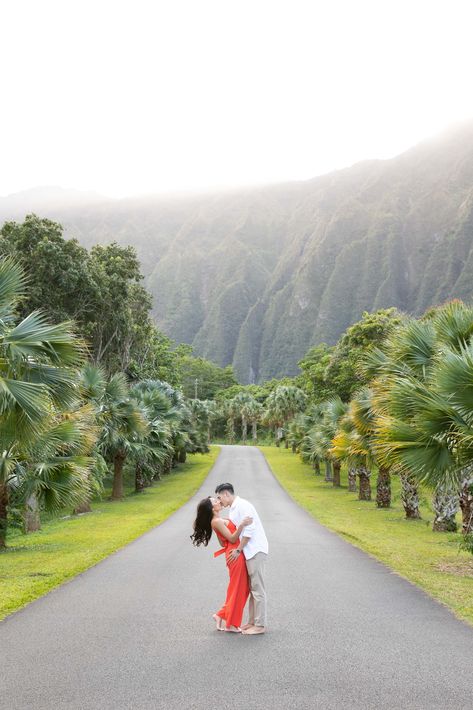 Hoomaluhia Botanical Gardens Engagement | skyandreefphotography.com Hawaii Engagement, Tropical Wedding Inspiration, Hawaii Pictures, Love Garden, Oahu Hawaii, Wedding Beauty, Wedding Planning Tips, Engagement Photoshoot, Botanical Garden