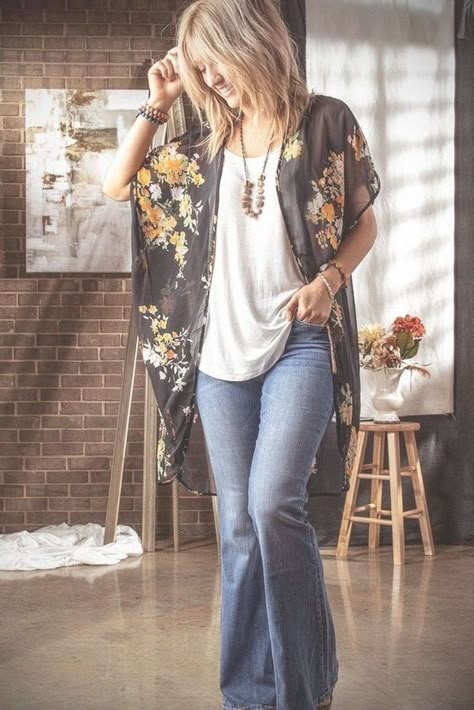 Summer Outfits Women 30s, Look Boho Chic, Mode Hippie, Mode Kimono, Boho Summer Outfits, Boho Style Outfits, Estilo Hippie, Woman Outfit, Mode Boho