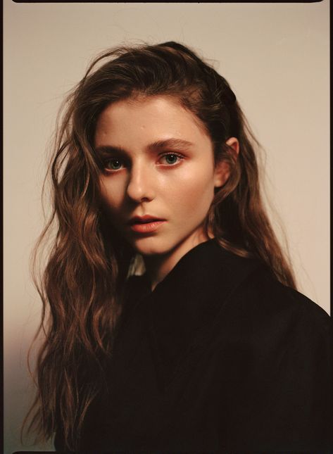 THOMASIN MCKENZIE | A Forest Bird Never Wants a cage — Flaunt Magazine Thomasin Mckenzie, Jewish Girl, Long Brown Hair, Ex Machina, Elle Fanning, Female Images, Woman Face, Celebrities Female, Blue Eyes