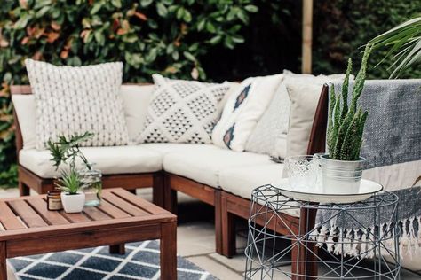 Geometric cushions on Ikea Applaro outdoor sofa Ikea Lounge Outdoor, Applaro Ikea, Ikea Patio Furniture, Ikea Applaro, Ikea Patio, Ikea Garden Furniture, Ikea Outdoor, Ikea Inspiration, Balkon Decor