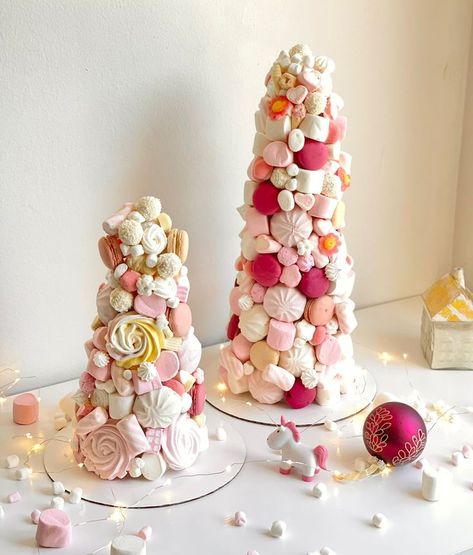 Marshmallow Bouquet by FruqueteLA Marshmallow Bouquet, Marshmallow Tower, Macaron Tower, Edible Bouquets, Bouquet Photography, Gift Bouquet, Edible Gifts, Pastry Shop, Covered Strawberries