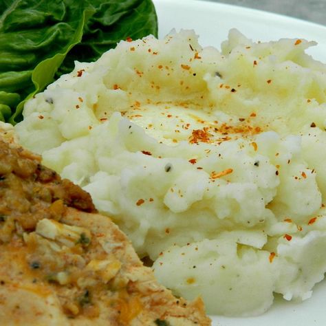 Mashed Potatoes and Apples Potato Side Dish Recipes, Potatoes And Apples, Scalloped Potato Casserole, Mashed Potato Pancakes, Cream Cheese Potatoes, Potato Side Dish, Perfect Mashed Potatoes, Instant Mashed Potatoes, Quick Side Dishes