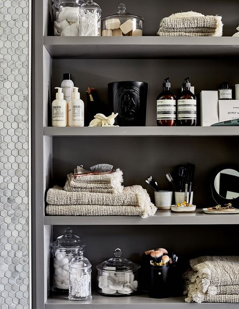 The Impossibly Chic Chyka Weekender! Bathroom Shelves Aesthetic, Bathroom Styling Shelves, Bathroom Shelving Styling, Bathroom Styling Ideas Decor, Styled Bathroom Shelves, Shampoo Organization Bathroom, Organic Bathroom Decor, Bathroom Shelving Decor, Bathroom Shelves Styling