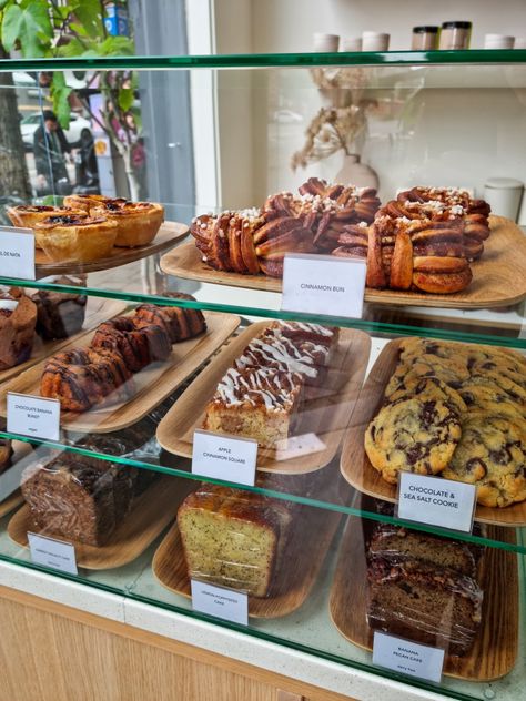 Tatte Bakery Aesthetic, Country Bakery Aesthetic, Sweets Treats Aesthetic, Old School Bakery, Vegan Bakery Shop, Coffee Shop Bakery Ideas, Cafe Desserts Aesthetic, Retro Bakery Aesthetic, Bakeshop Aesthetic