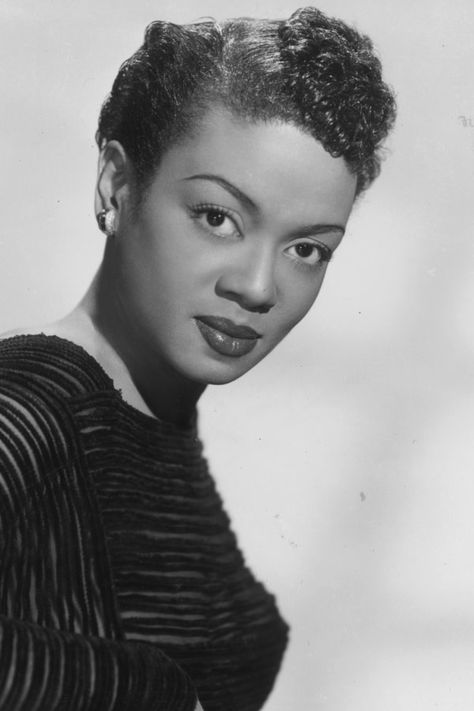 Hazel Scott  - The Women Who Became Hair Icons During The Harlem Renaissance 1920s Black Hairstyles, 1950s Black Hairstyles, 1920s Black Women, Ethel Waters, Blithe Spirit, Black Hairstyle, 1920s Hair, Beauty Crush, Black Glamour