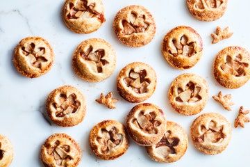 Brown Cookies, Apple Pie Cookie Recipe, Portable Dessert, Rosh Hashanah Recipes, Apple Pie Cookies, Apple Hand Pies, Pie Cookies, Apple Filling, Hand Pies