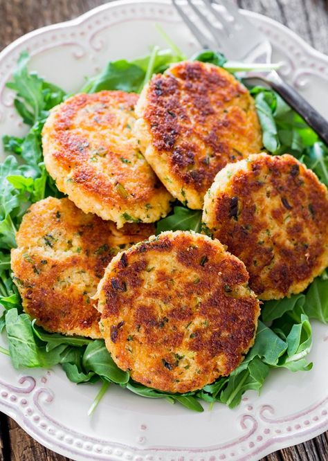 Easy Crab Cakes, Fried Crab Cakes, Crab Cakes Easy, Crab Cake Recipes, Crab Cake Recipe, Jo Cooks, Crab Cake, Crab Recipes, Crab Meat