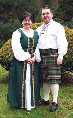 Irish dress and kilts Traditional Irish Clothing, Multicultural Family, Kilt Pattern, Irish Kilt, Irish Traditional, Larp Costumes, European Costumes, European Clothing, Irish Dress