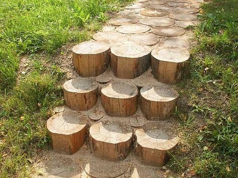 Wood Slices in Modern Yard Landscaping, Ideas for Garden Path Design Garden Ideas With Logs, Wood Walkway, Eco Friendly Garden, Path Design, Garden Decor Projects, Modern Garden Design, Home Landscaping, Outdoor Backyard, Garden In The Woods